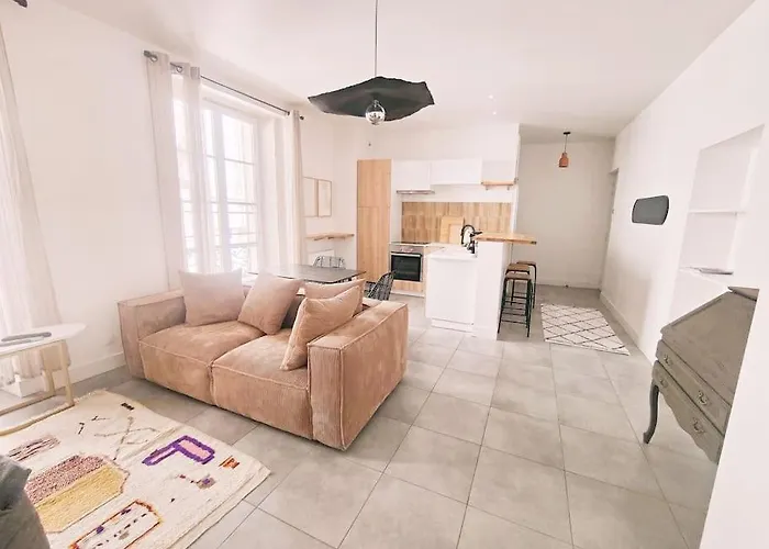 Appartement Le Coeur De Nimes Secteur Arenes Parking Offert !